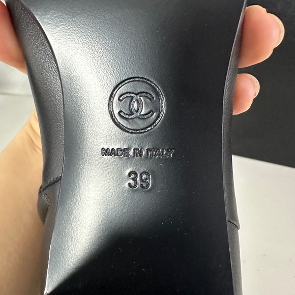 Chanel calfskin ankle boots - Picture 5 of 9